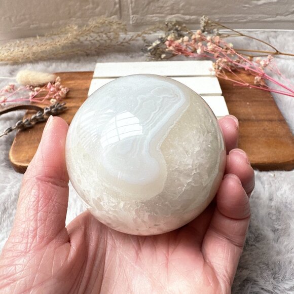 Gorgeous Agate Egg with Druzy - Picture 7 of 9